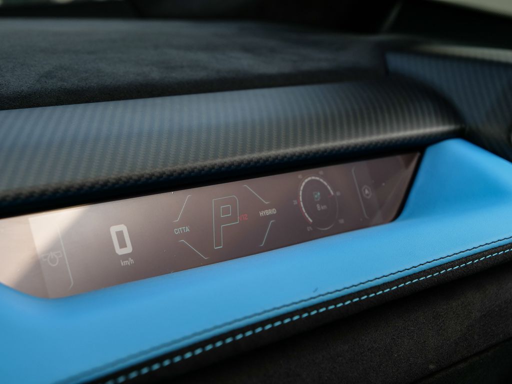 Lamborghini Revuelto 2024