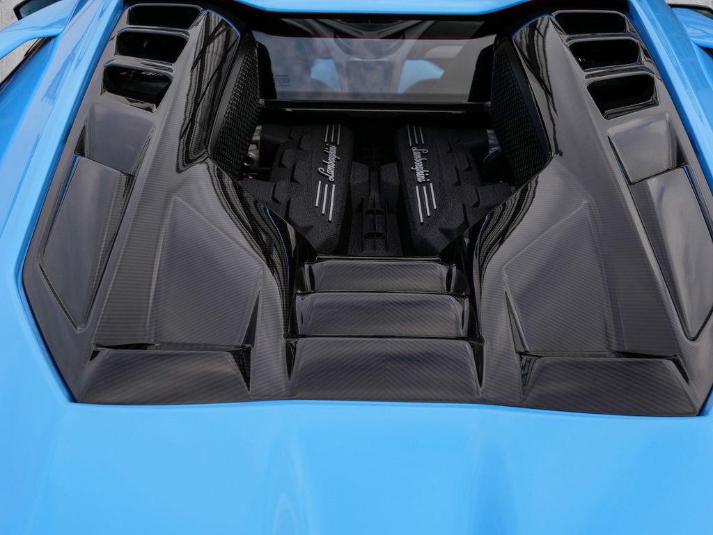 Lamborghini Revuelto 2024