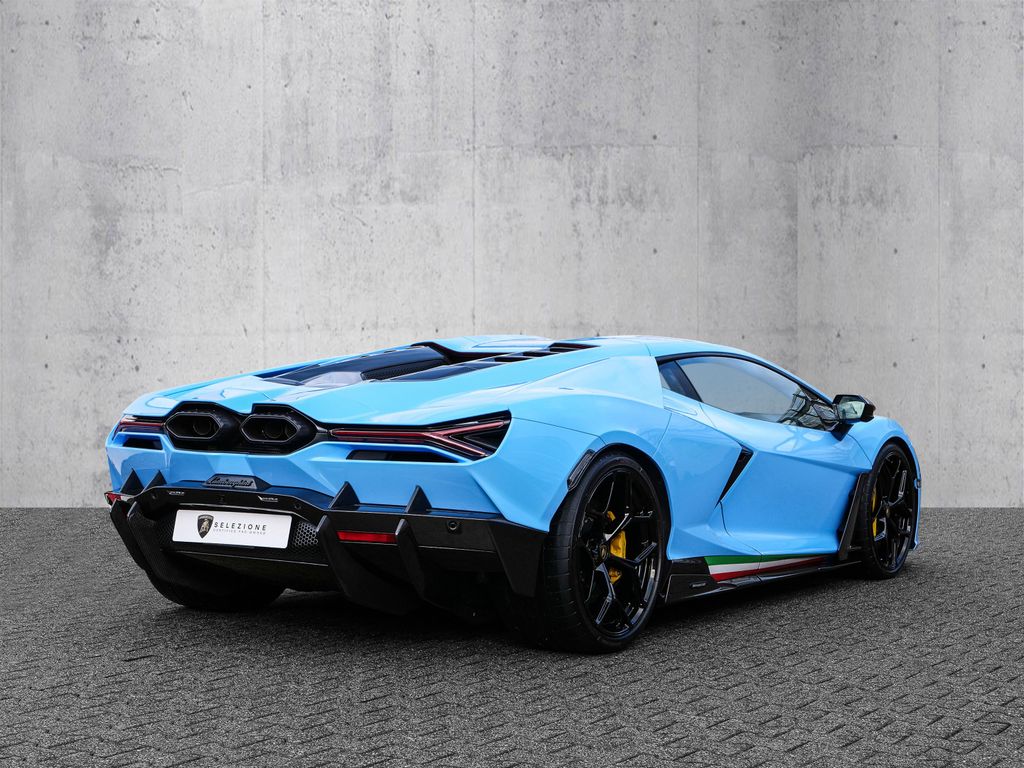 Lamborghini Revuelto 2024