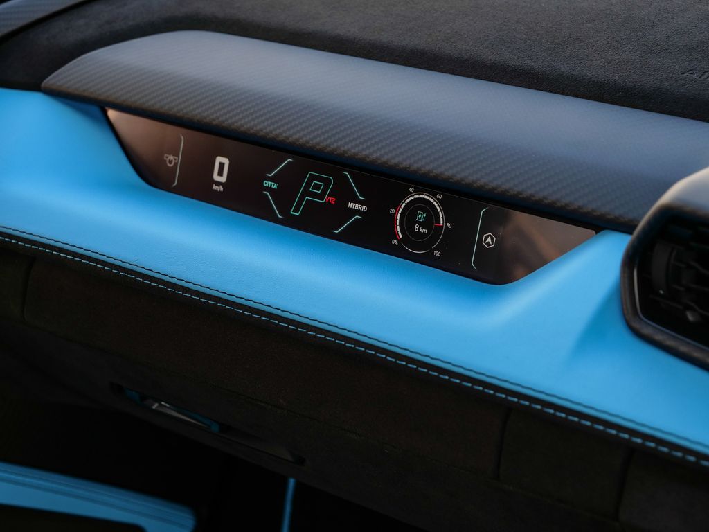 Lamborghini Revuelto 2024