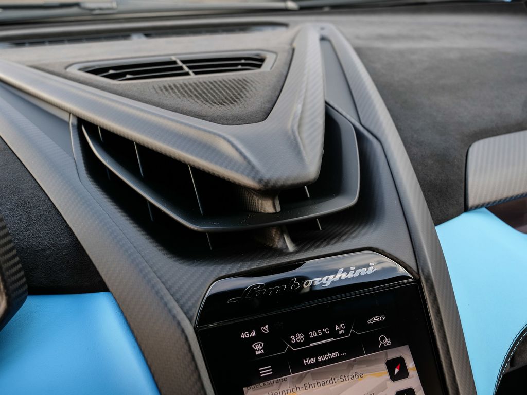 Lamborghini Revuelto 2024