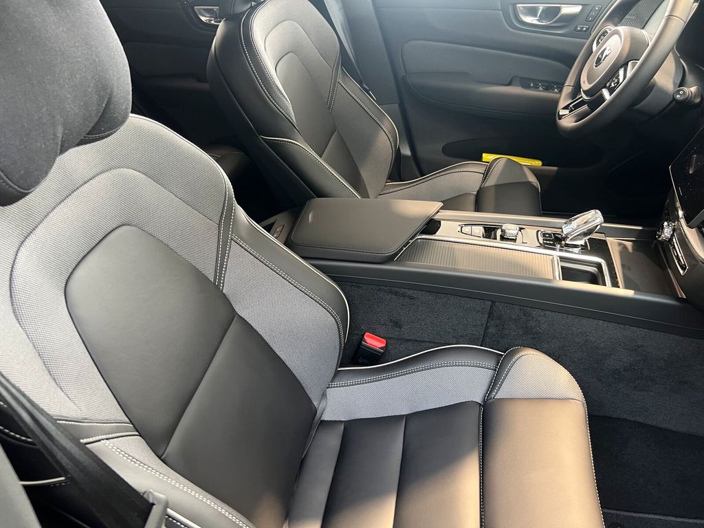 Volvo XC60 2025