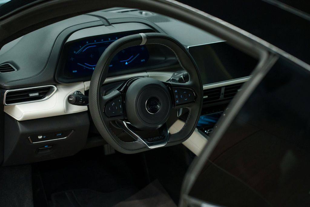 Lotus Emira 2023