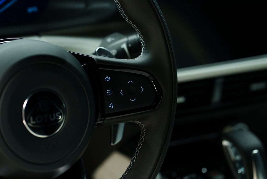 Lotus Emira 2023