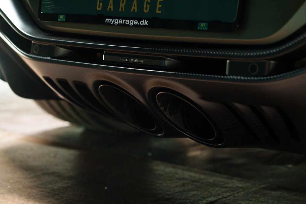 Aston Martin V12 Vantage 2023