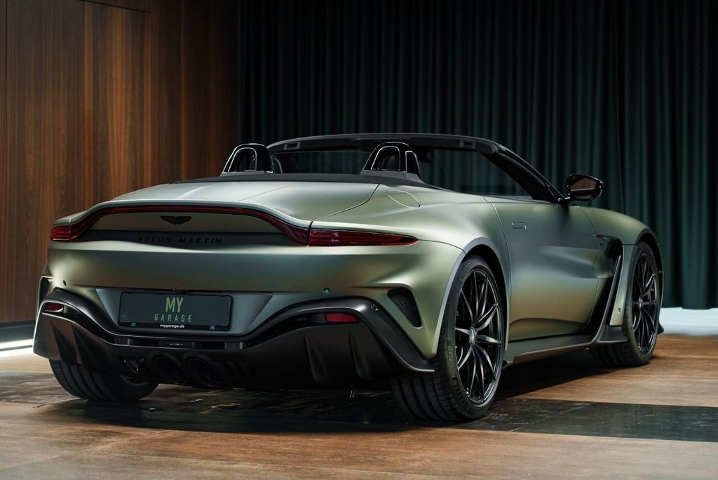 Aston Martin V12 Vantage 2023