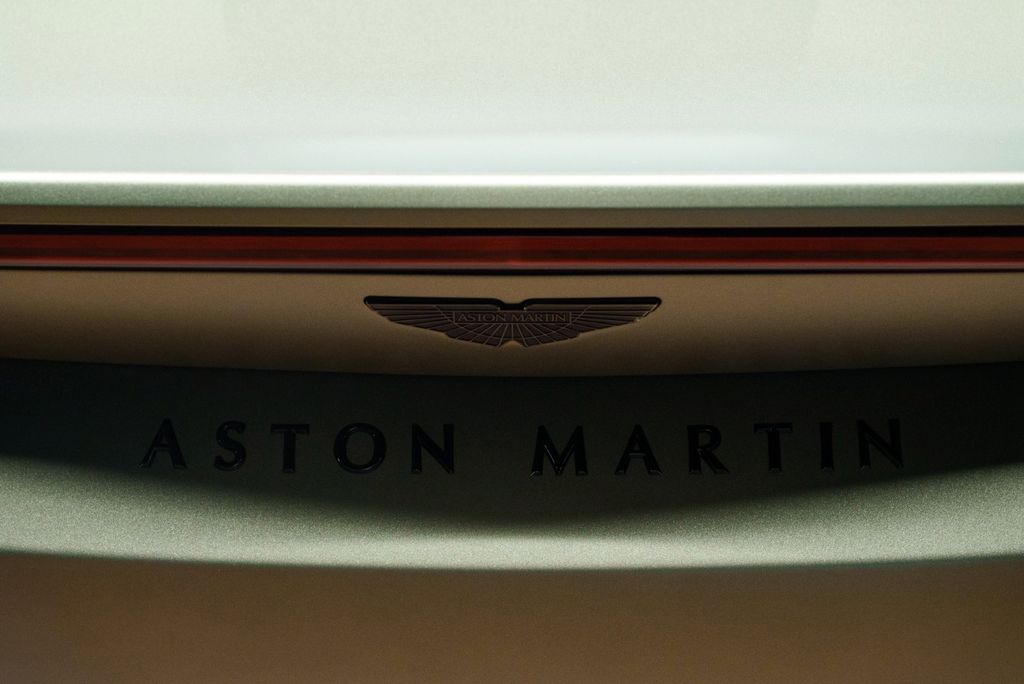 Aston Martin V12 Vantage 2023