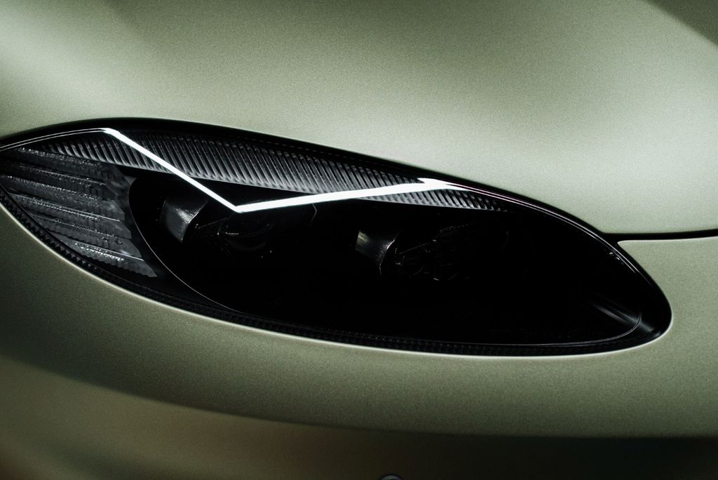 Aston Martin V12 Vantage 2023