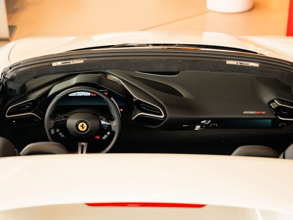 Ferrari 296 GTS 2025