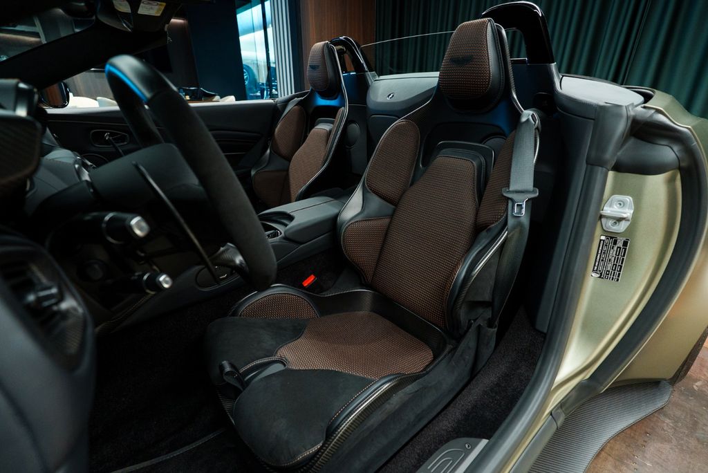 Aston Martin V12 Vantage 2023