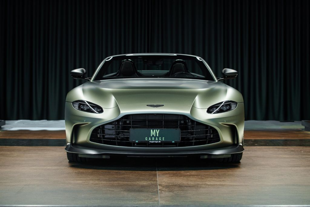 Aston Martin V12 Vantage 2023