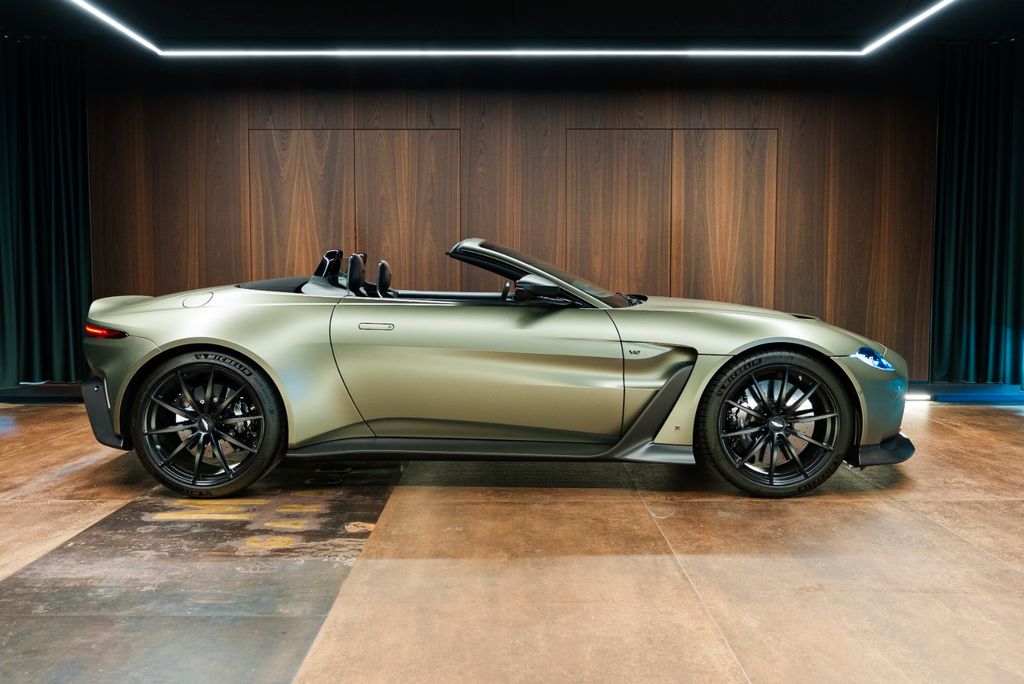 Aston Martin V12 Vantage 2023