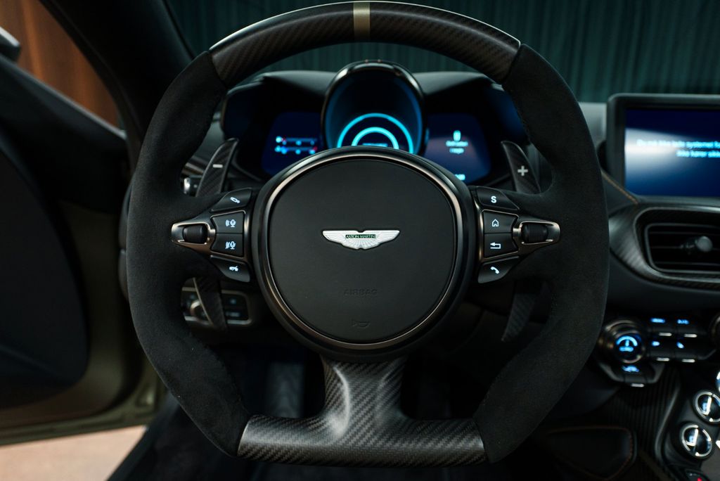 Aston Martin V12 Vantage 2023