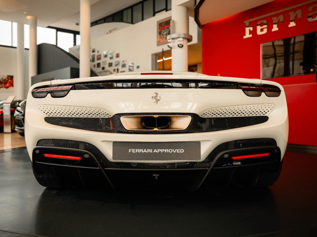 Ferrari 296 GTS 2025