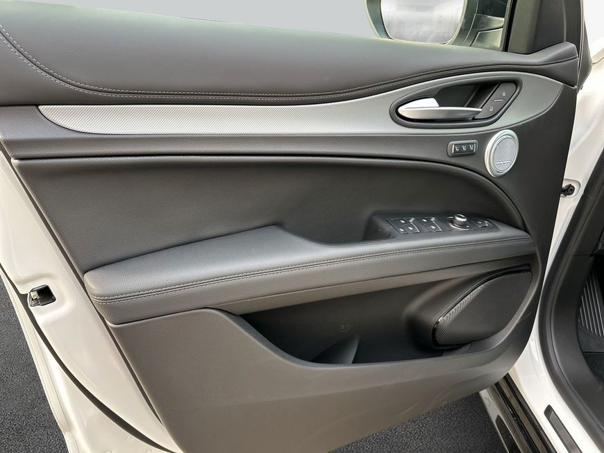 Alfa Romeo Stelvio 2025