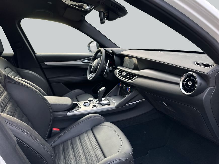 Alfa Romeo Stelvio 2025