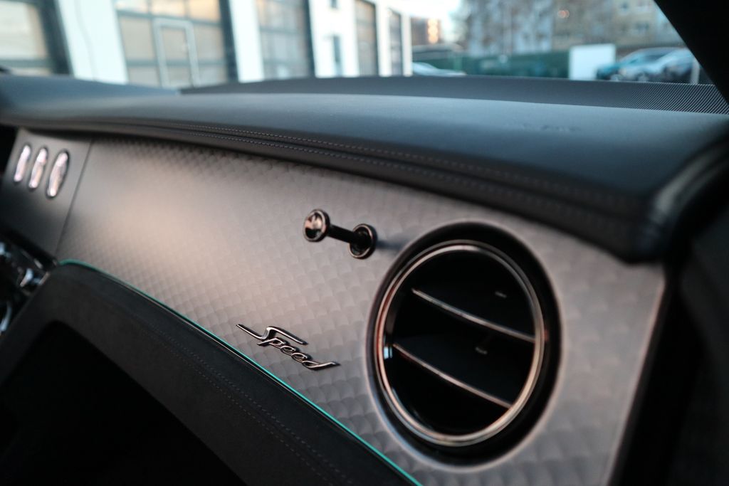 Bentley Continental GTC 2024