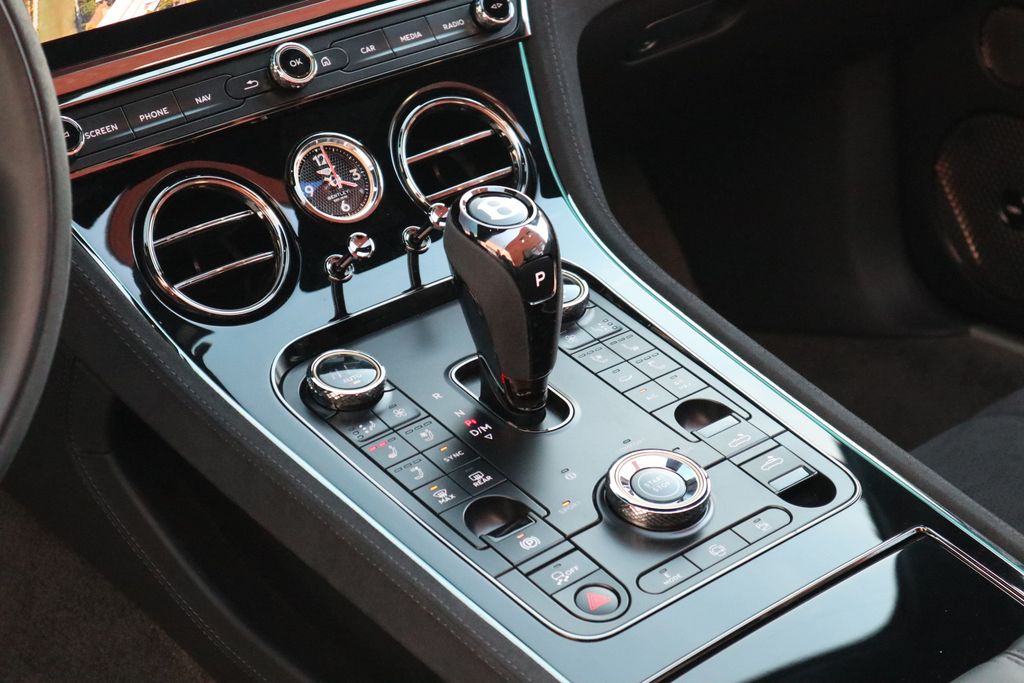 Bentley Continental GTC 2024