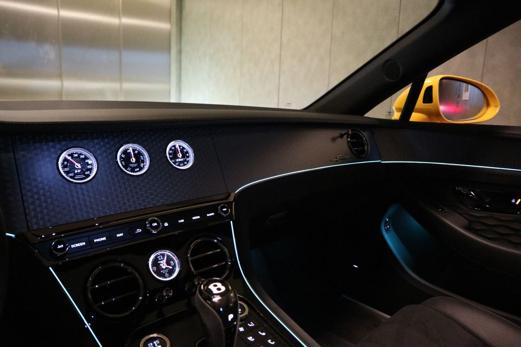 Bentley Continental GTC 2024