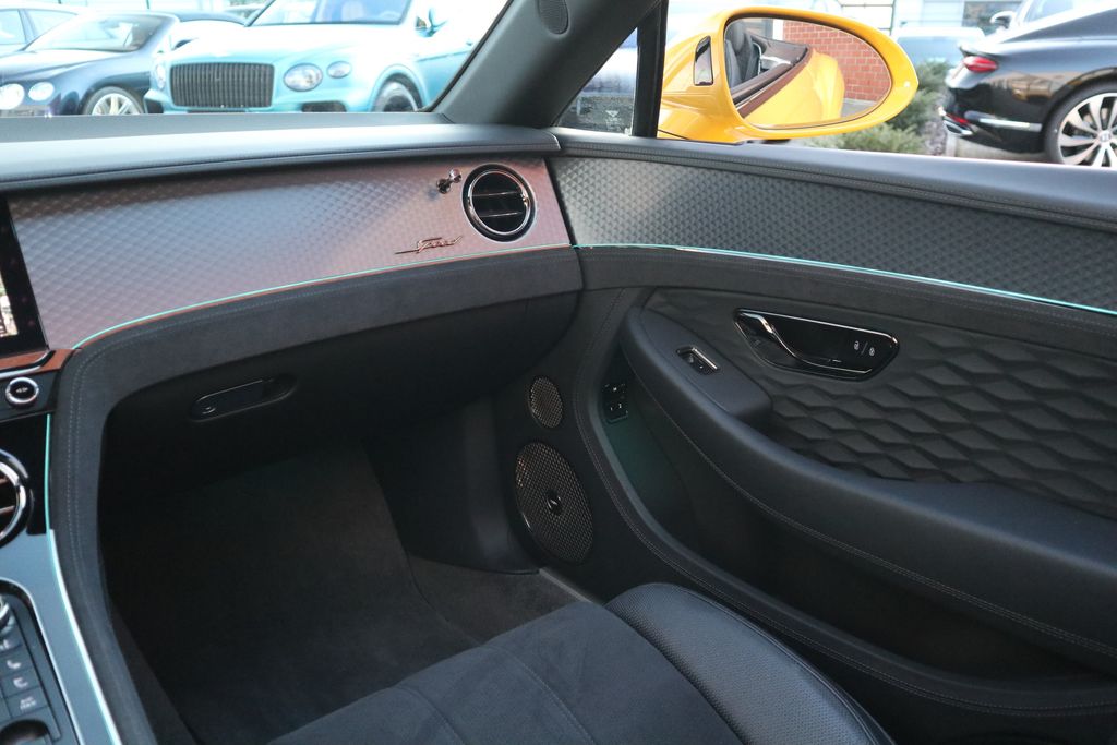 Bentley Continental GTC 2024
