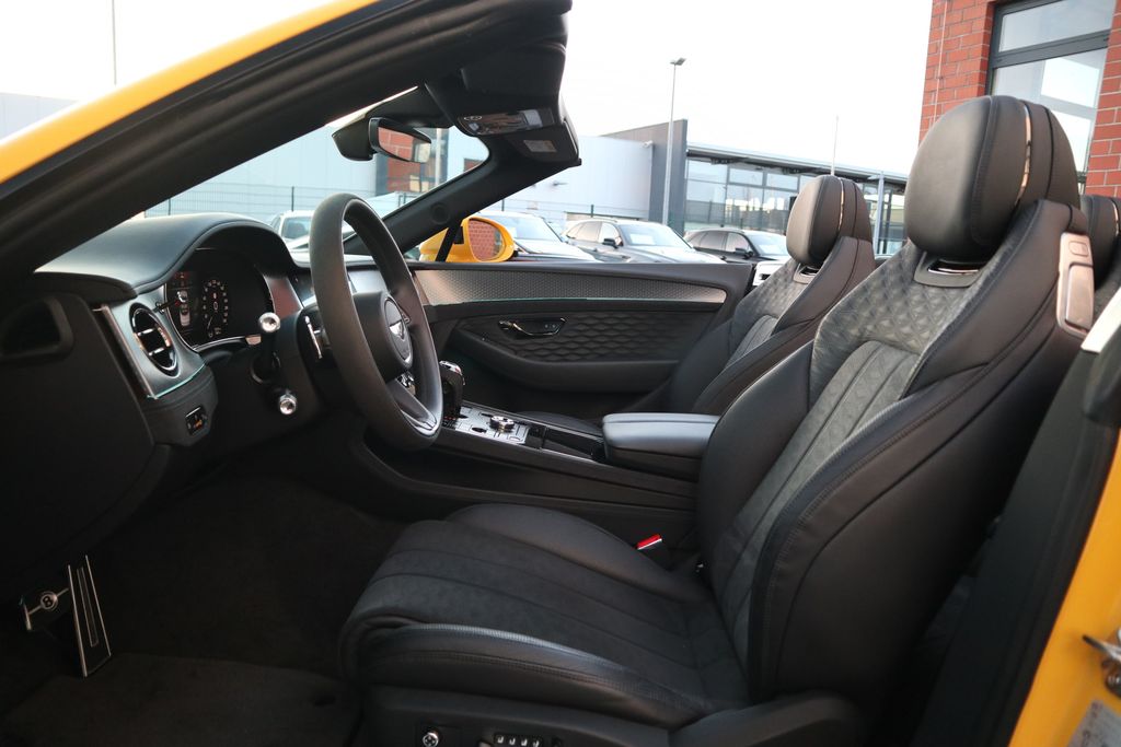 Bentley Continental GTC 2024