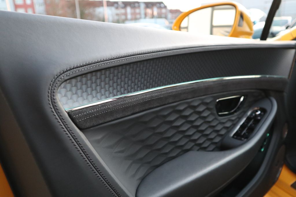 Bentley Continental GTC 2024