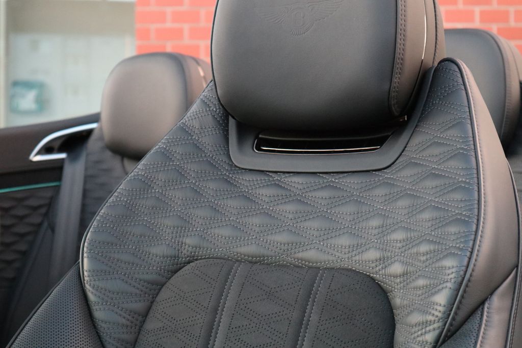 Bentley Continental GTC 2024