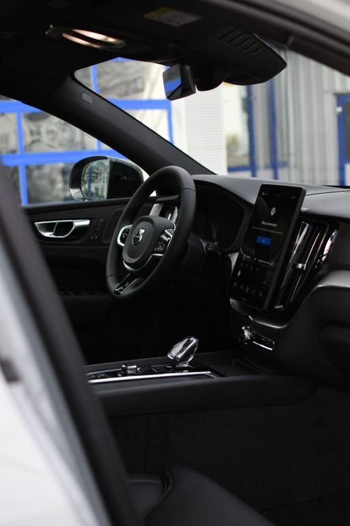 Volvo XC60 2025