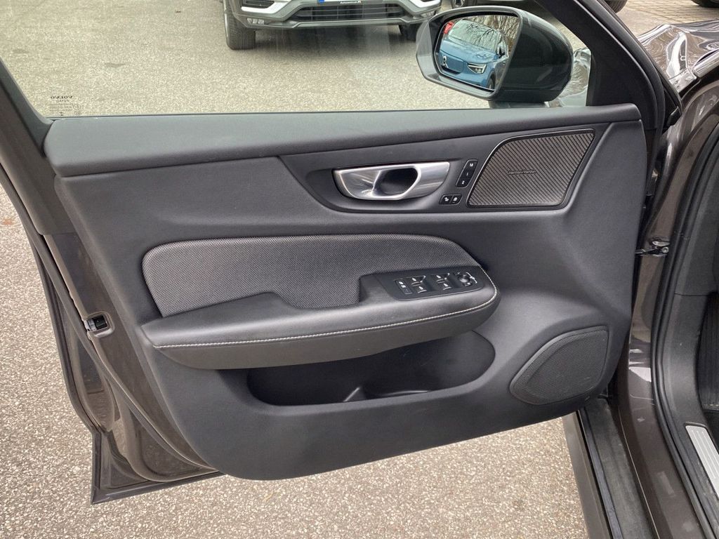 Volvo V60 Cross Country 2023