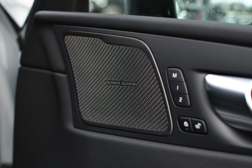 Volvo XC60 2025