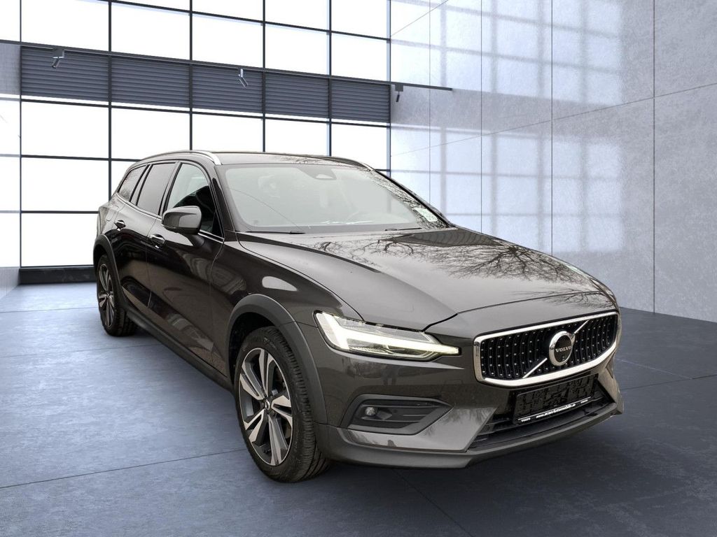 Volvo V60 Cross Country 2023