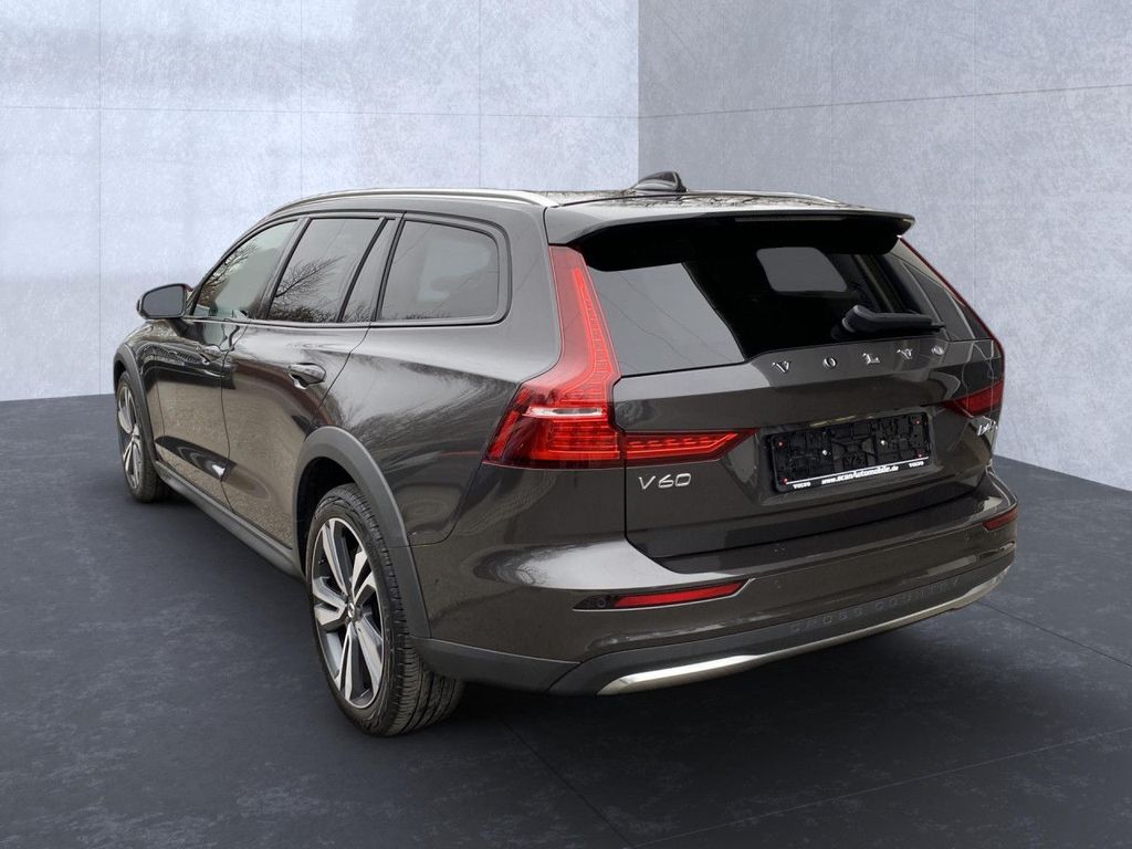 Volvo V60 Cross Country 2023