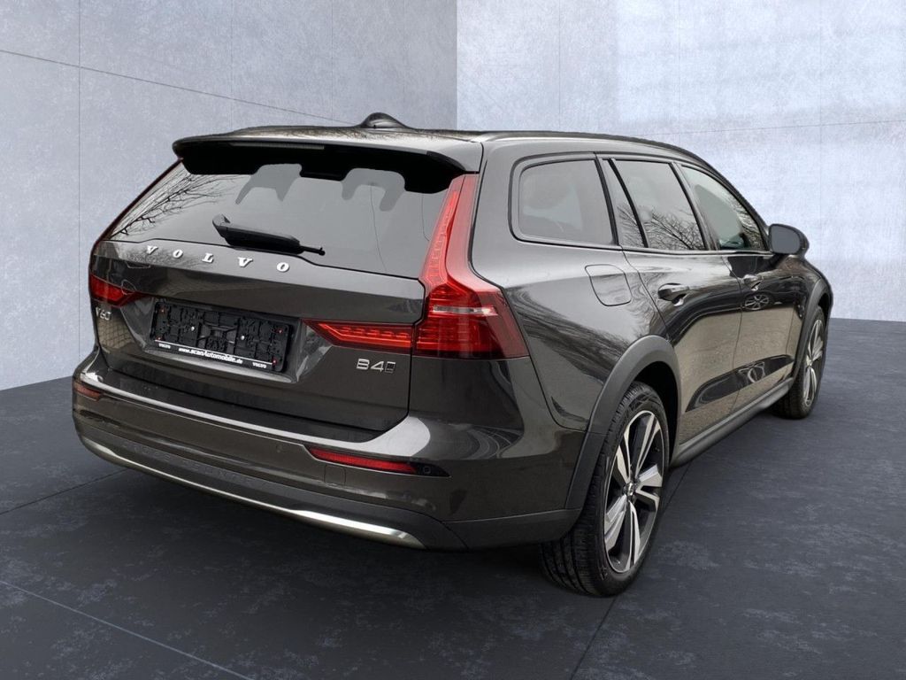 Volvo V60 Cross Country 2023