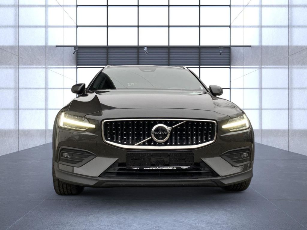 Volvo V60 Cross Country 2023