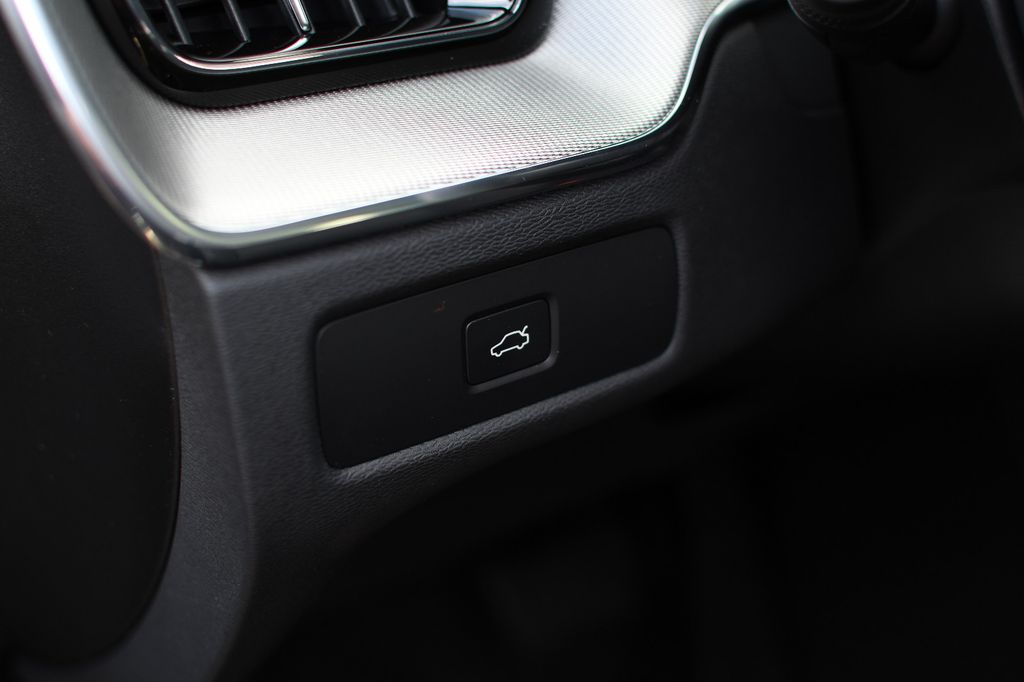 Volvo XC60 2025
