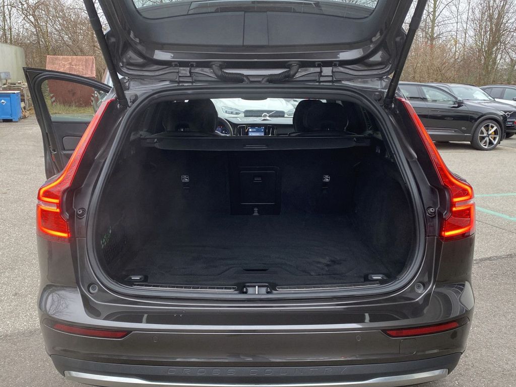 Volvo V60 Cross Country 2023