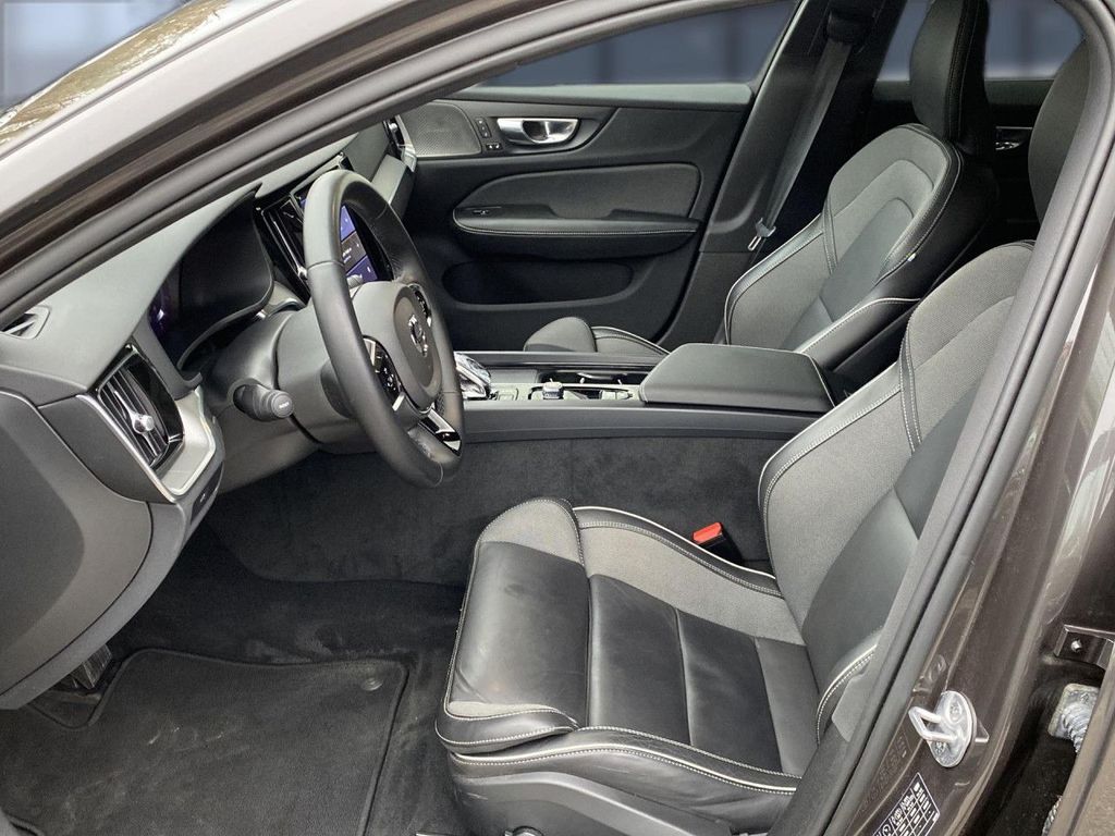 Volvo V60 Cross Country 2023