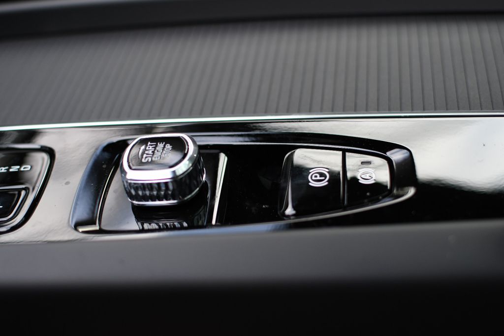 Volvo XC60 2025