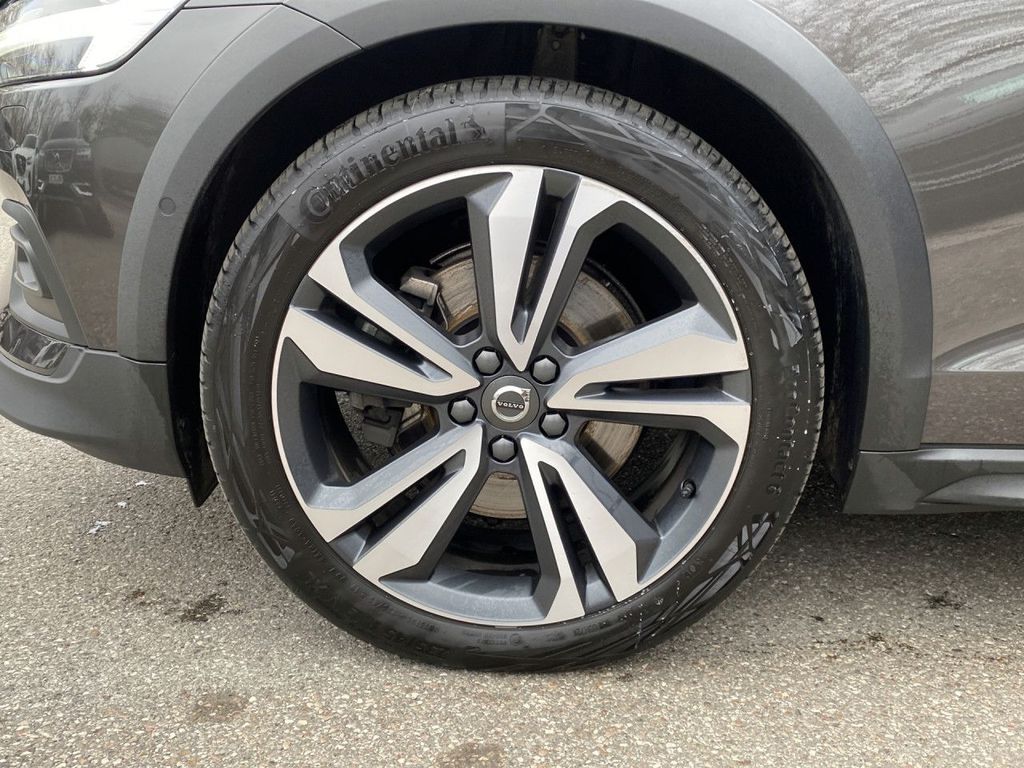 Volvo V60 Cross Country 2023