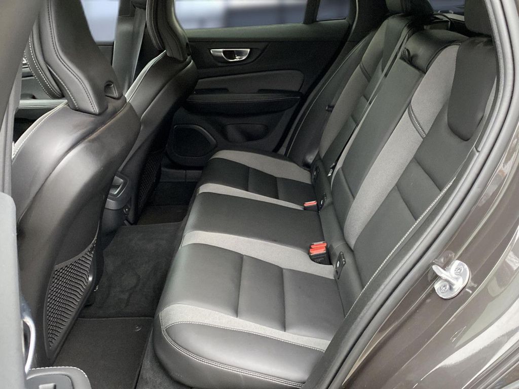 Volvo V60 Cross Country 2023