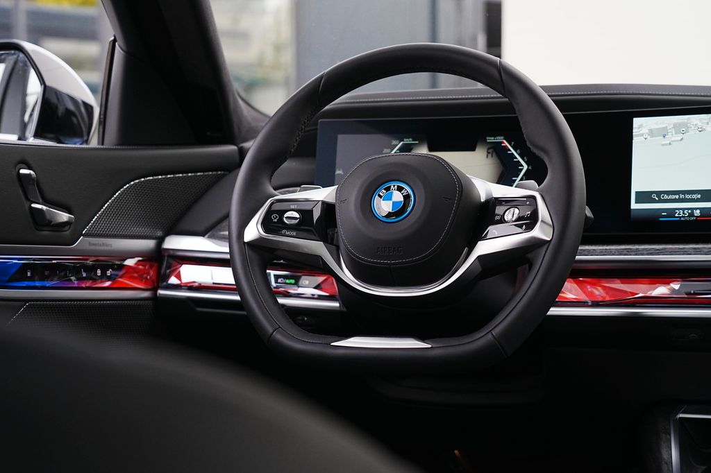 BMW 750 2024