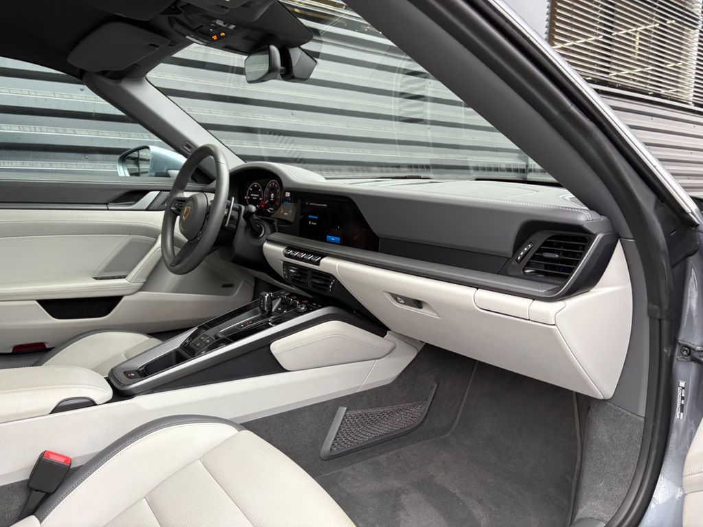 Porsche 992 2025