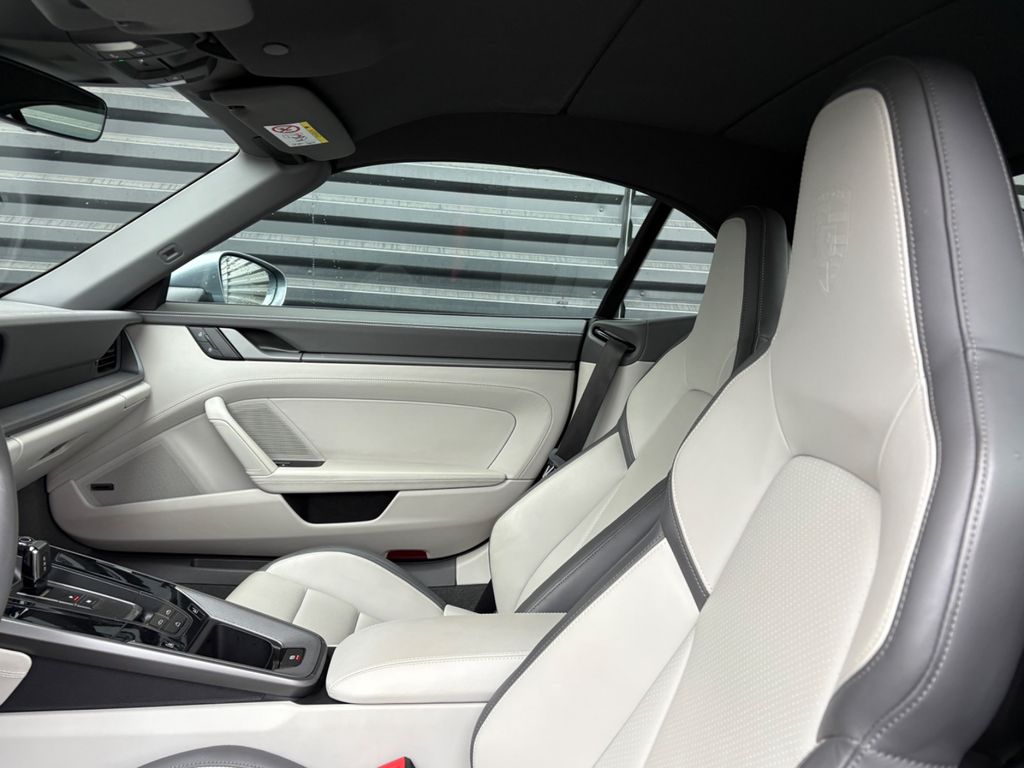 Porsche 992 2025