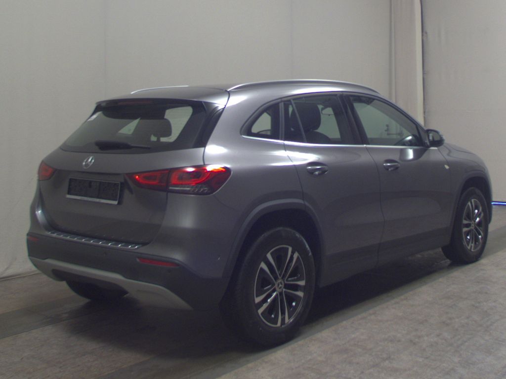 Mercedes-Benz GLA 180 2023