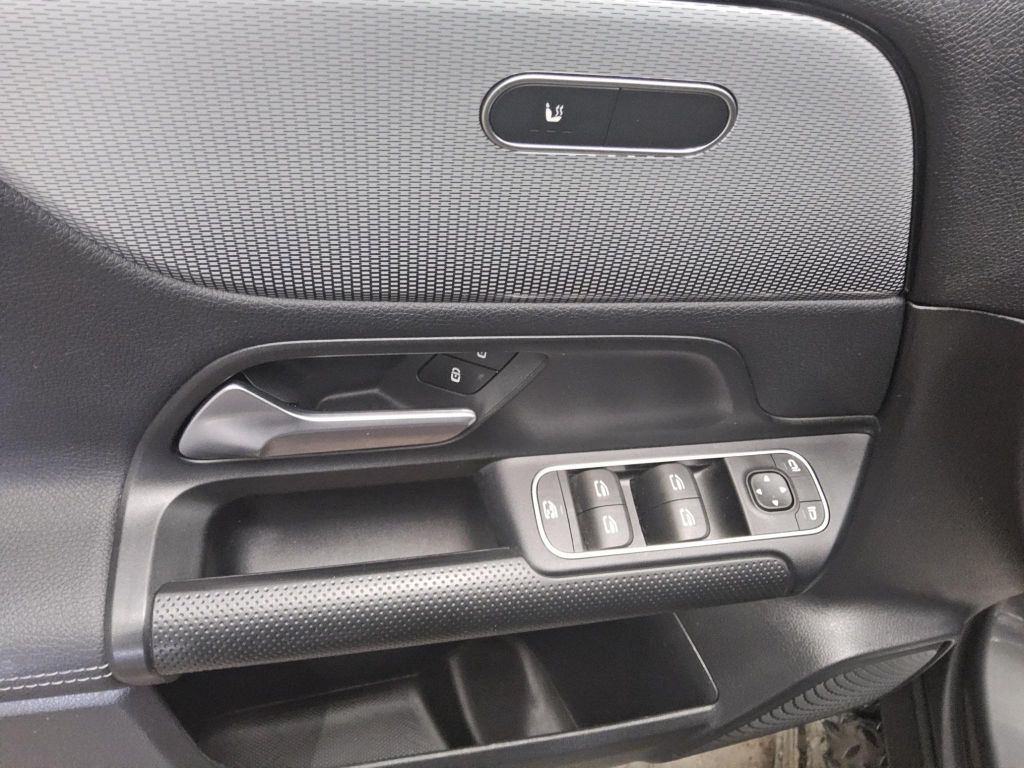 Mercedes-Benz GLA 180 2023