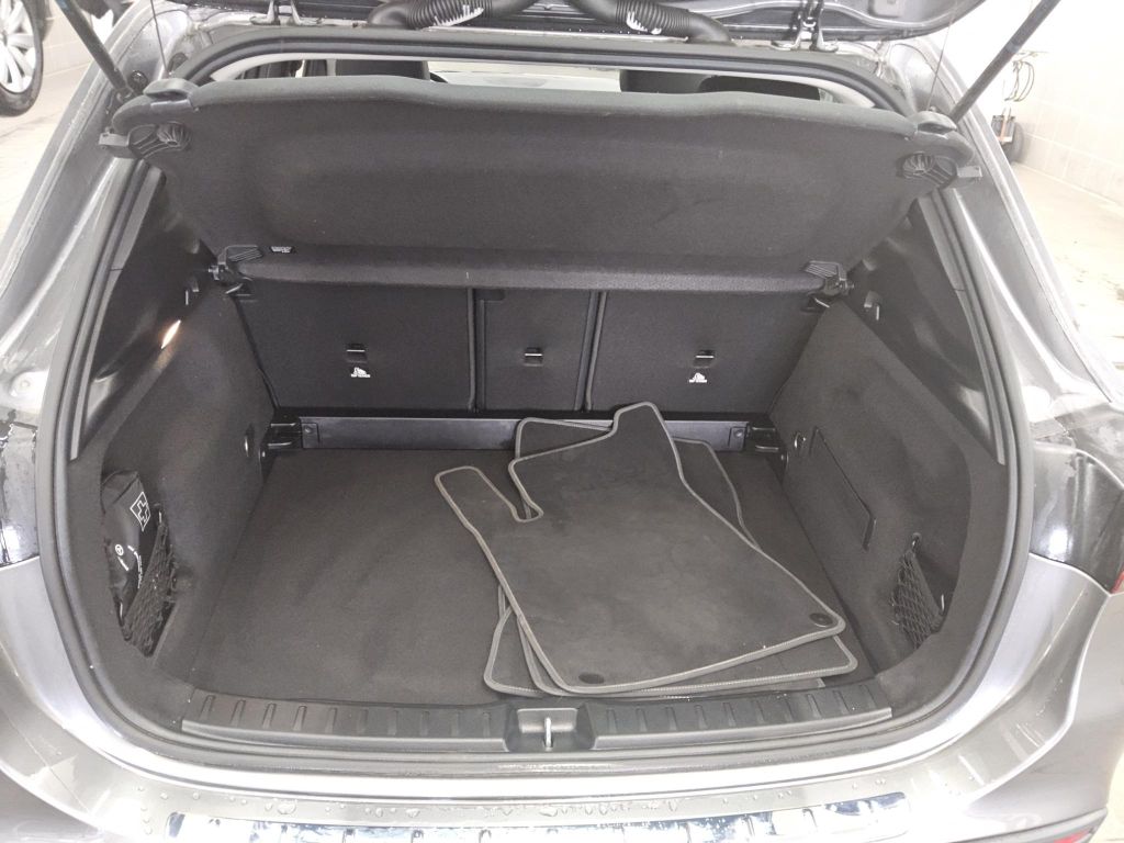 Mercedes-Benz GLA 180 2023