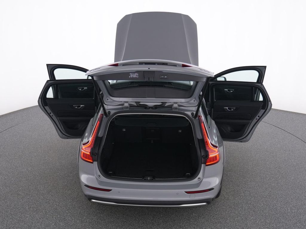 Volvo V60 Cross Country 2023