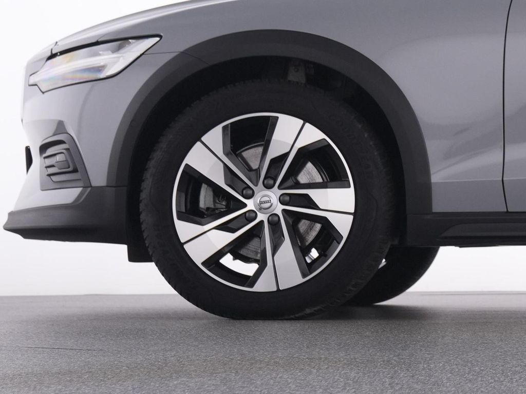 Volvo V60 Cross Country 2023