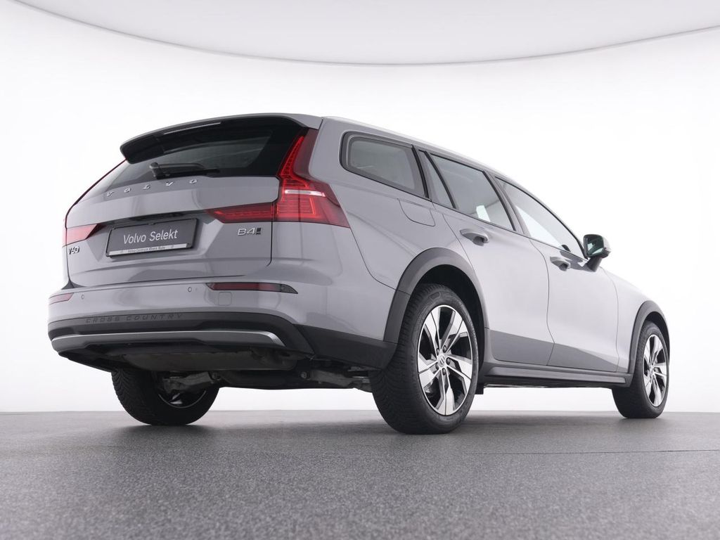 Volvo V60 Cross Country 2023