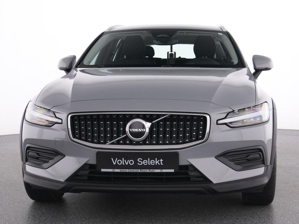 Volvo V60 Cross Country 2023